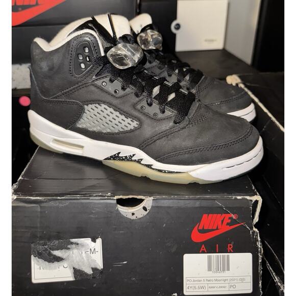 Air Jordan 5 Retro GS Moonlight/Oreo 2021 Size 4Y - Picture 1 of 7